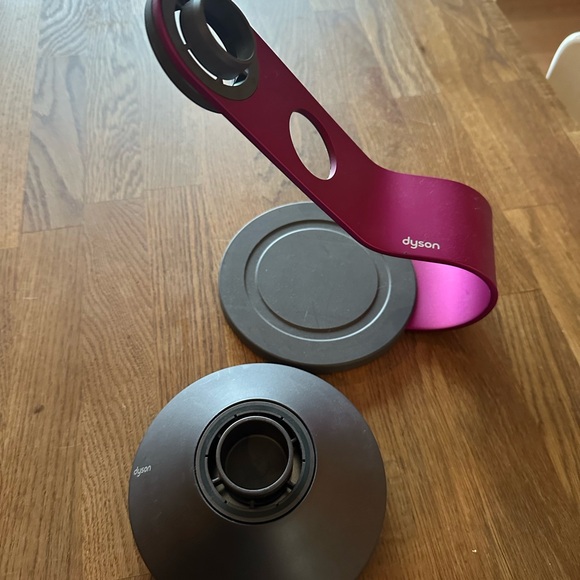 Dyson Magenta Hair Dryer Stand + Diffuser attachment - Picture 3 of 3